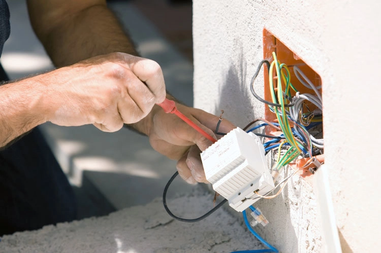 Are You Missing These Common Signs of Electrical Problems in Your Home